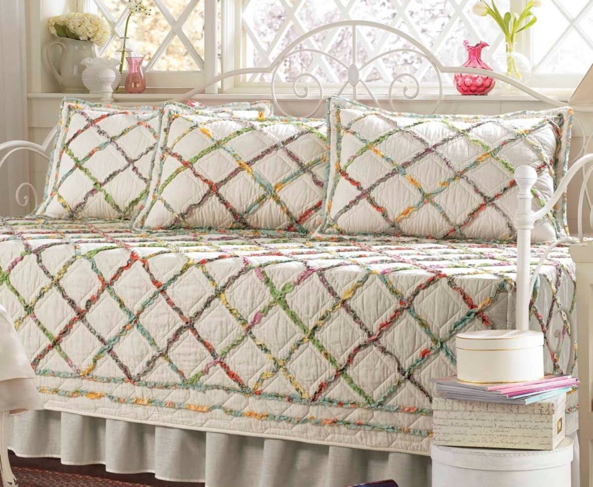 Ivory Cream 5 Piece Daybed Set, Twin I218323