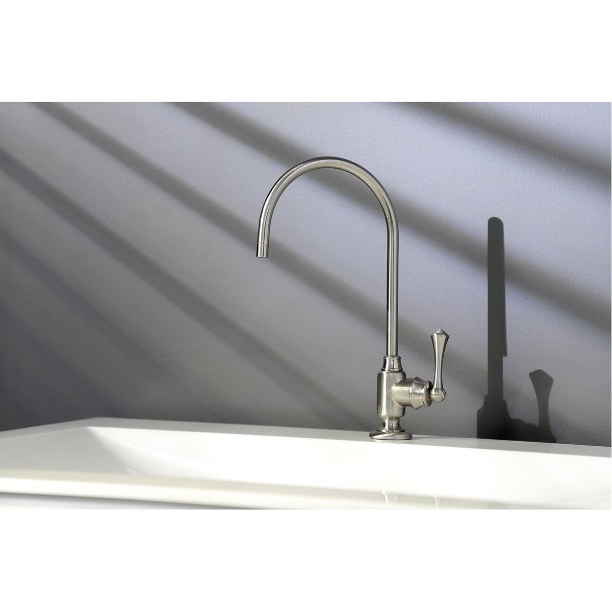 Vintage Single-Handle Water Filtration Faucet D104